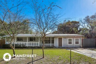 2233 Bourget Dr in Jacksonville, FL - Building Photo