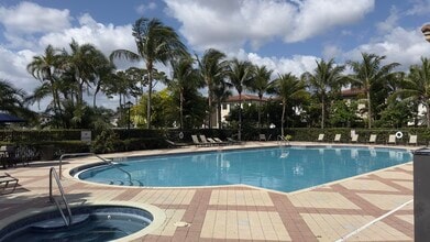 4230 Napoli Lake Dr in Riviera Beach, FL - Foto de edificio - Building Photo
