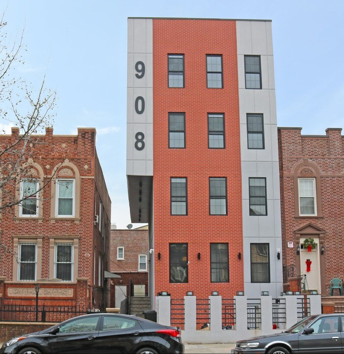 908 Bushwick Ave in Brooklyn, NY - Building Photo