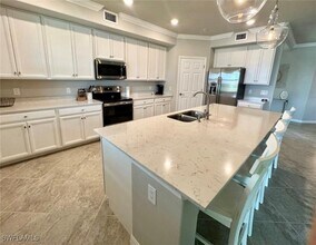 17360 Cherrywood Ct in Bonita Springs, FL - Foto de edificio - Building Photo