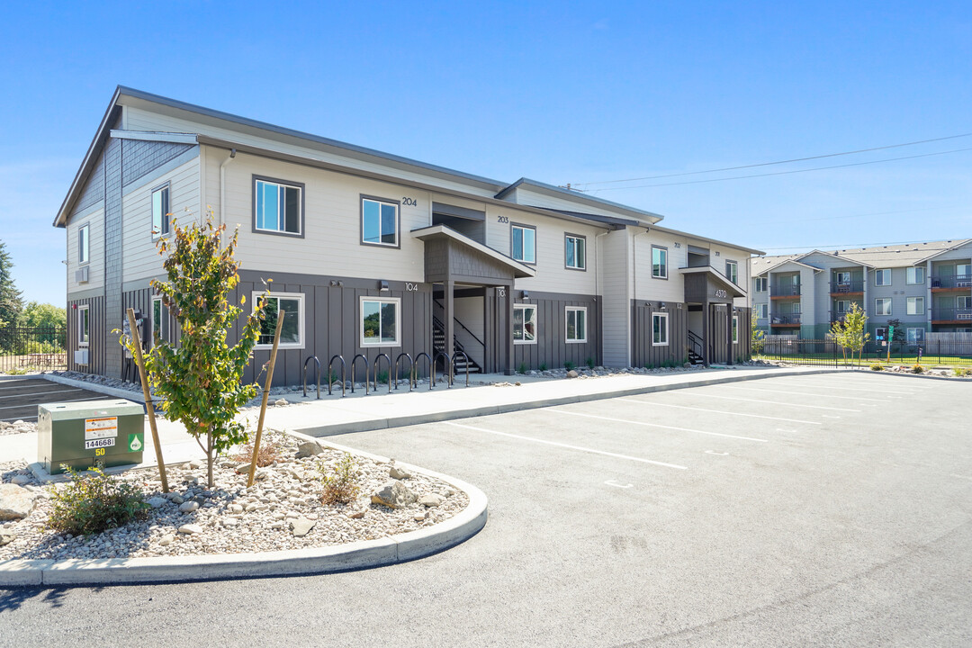 Fisher Park Apartments in Salem, OR - Building Photo