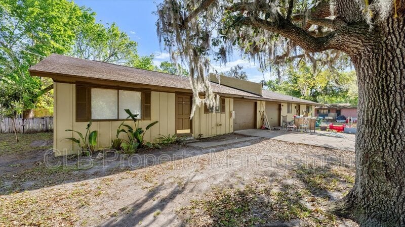 305 Cavanah Dr in Holly Hill, FL - Building Photo