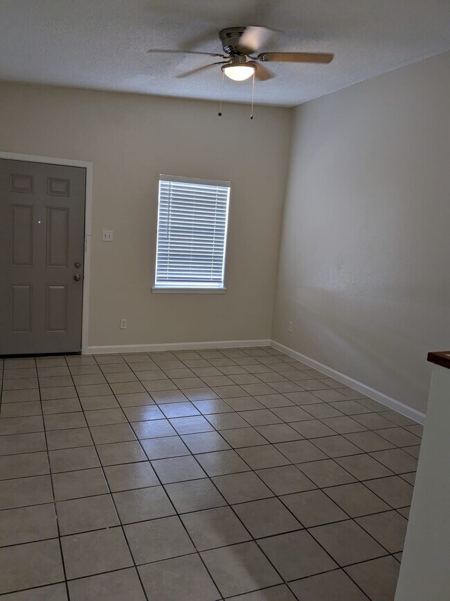 3357 Frick Rd in Houston, TX - Foto de edificio - Building Photo