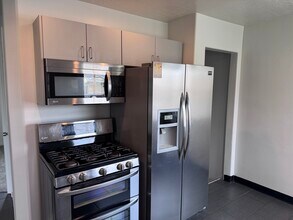 3879 S 2050 W in Roy, UT - Foto de edificio - Building Photo