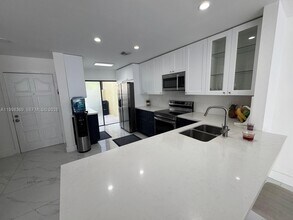 9729 Costa del Sol Blvd in Doral, FL - Building Photo - Building Photo