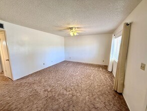 1933 Florence Ave in Kingman, AZ - Building Photo - Building Photo