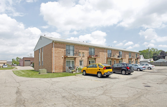 Elmwood Apartments in Clawson, MI - Building Photo - Building Photo