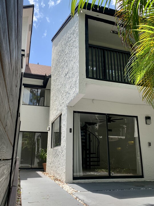 3209 Bird Ave in Miami, FL - Building Photo