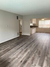 Yarmouth Gardens in Encino, CA - Foto de edificio - Building Photo