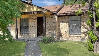 1925 Pine Tree Dr in Bryan, TX - Building Photo