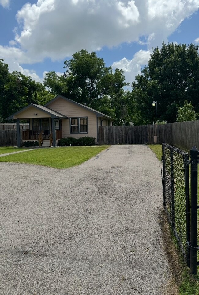 property at 3914 Kashmere St