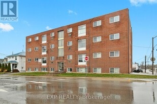 4663 Huron St in Niagara Falls, ON - Building Photo