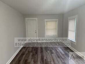 11205 E 10 S in Independence, MO - Building Photo - Building Photo