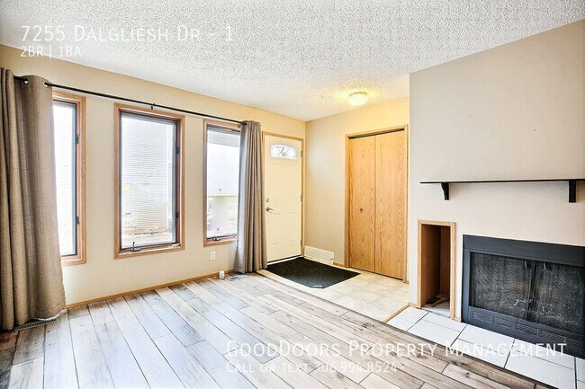 7255 Dalgliesh Dr in Regina, SK - Building Photo - Building Photo
