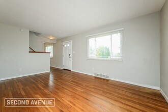 1031 Greenlawn Dr in Pittsburgh, PA - Building Photo - Building Photo