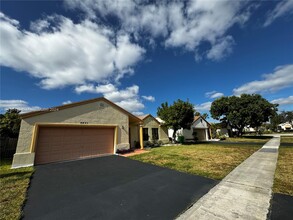 3247 NW 102nd Terrace in Sunrise, FL - Building Photo - Building Photo