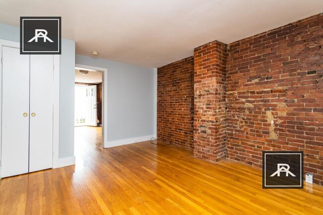 56 Atherton St in Somerville, MA - Foto de edificio - Building Photo