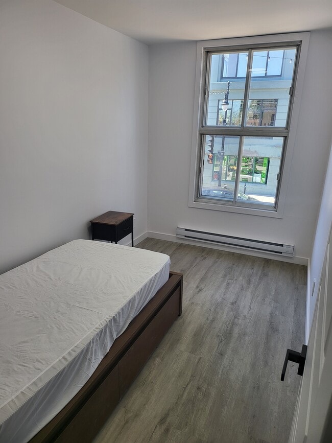 4053 Saint Laurent Boul in Montréal, QC - Building Photo - Building Photo