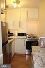 1602 W Abingdon Dr-Unit -102 in Alexandria, VA - Building Photo - Building Photo