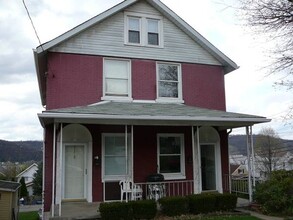 1943 Victoria Ave in Arnold, PA - Foto de edificio - Building Photo