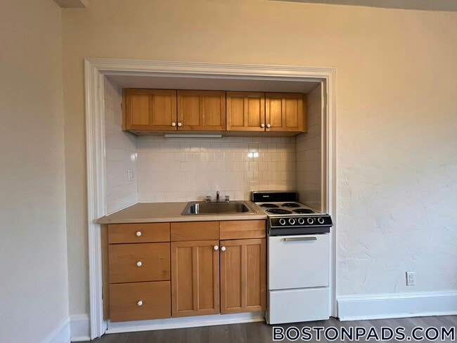 2 Elmwood Ave, Unit 13 in Winchester, MA - Building Photo - Building Photo