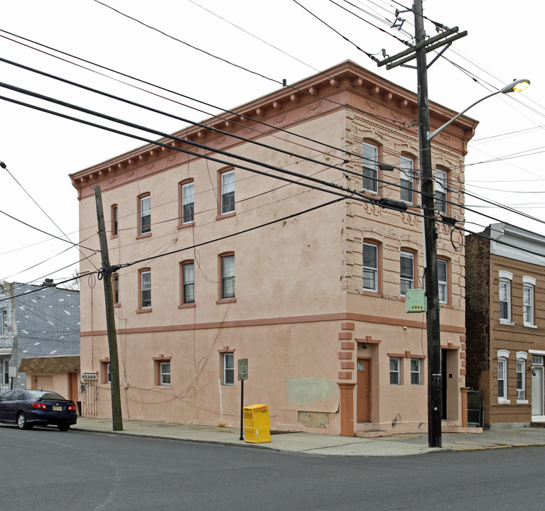 381 Market St in Perth Amboy, NJ - Building Photo