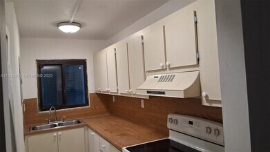 650 NE 149th St in North Miami, FL - Building Photo - Building Photo