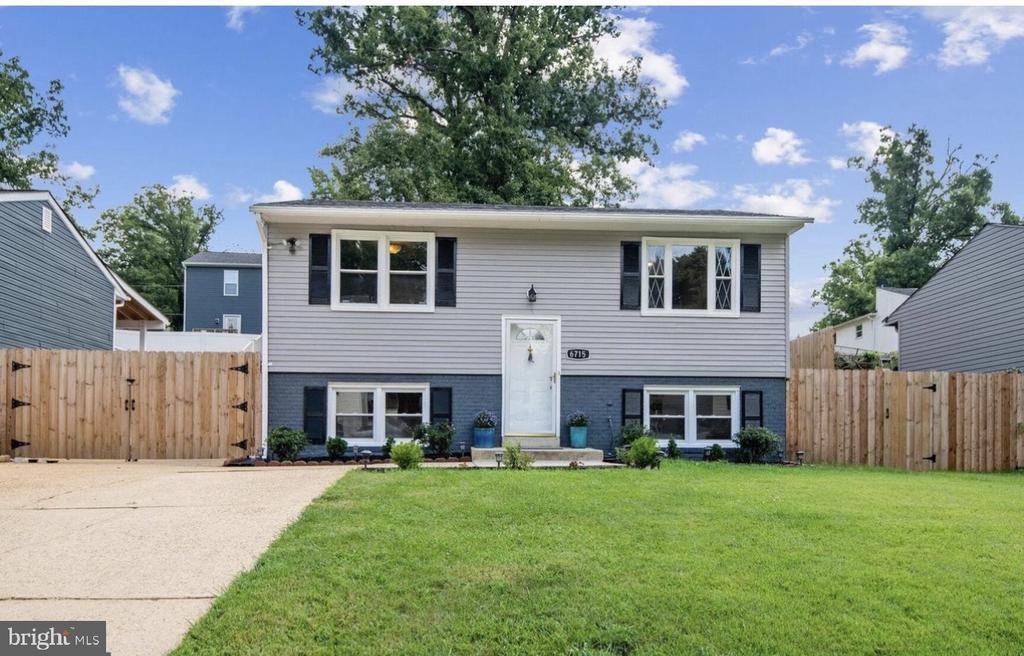 6715 Valley Park Rd in Capitol Heights, MD - Building Photo