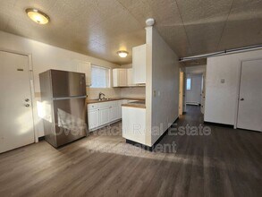 3103 Eide St in Anchorage, AK - Building Photo - Building Photo