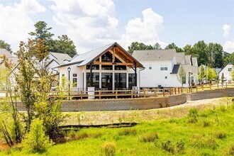 2085 Harvest Pond Cir in Suwanee, GA - Building Photo - Building Photo