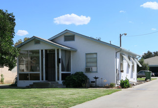 1054 Angelus St in Turlock, CA - Building Photo - Building Photo