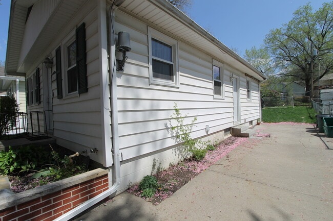 5613 S 51st St in Omaha, NE - Building Photo - Building Photo