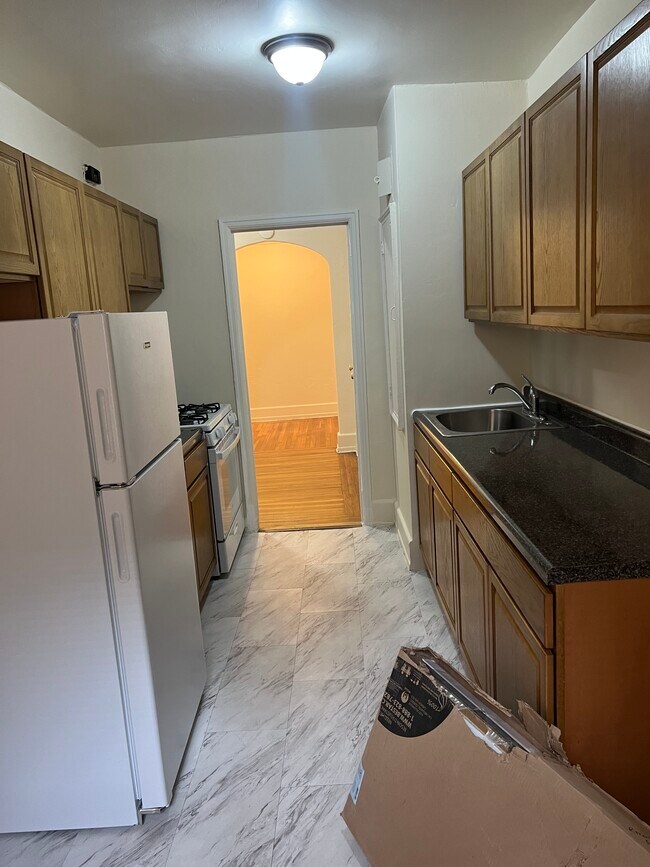 75 White Oak St Apartments and Nearby New Rochelle Apartments For Rent