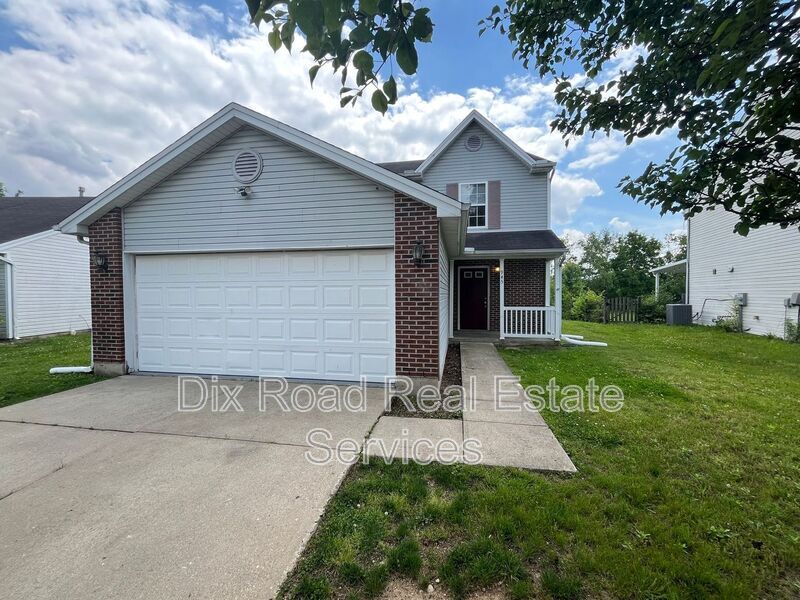 945 Marcia Dr in Trenton, OH - Building Photo