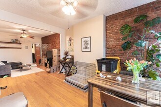 7 AVENUE, Unit 1 in Brooklyn, NY - Foto de edificio - Building Photo