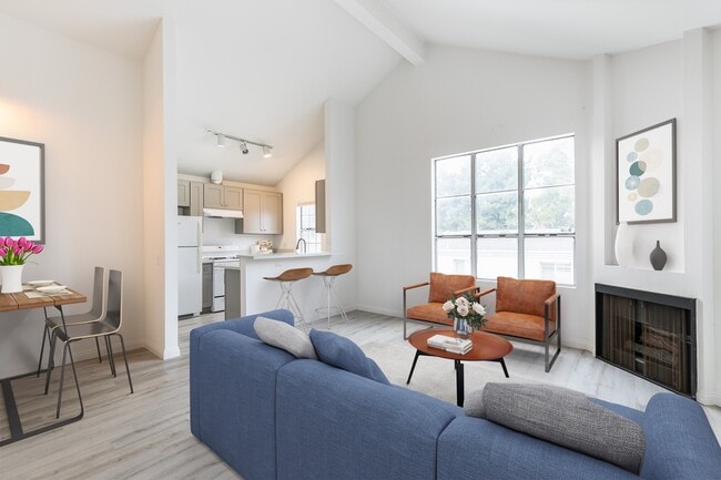 2452 S Centinela Ave, Unit 5 in Los Angeles, CA - Building Photo - Building Photo