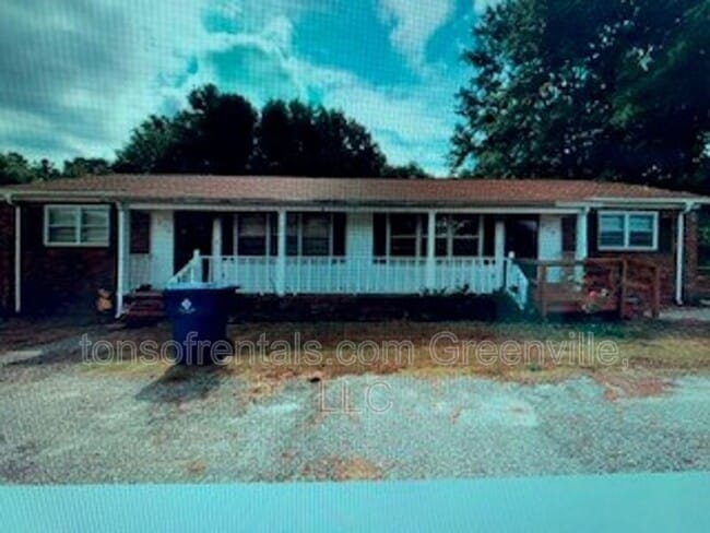 property at 914 Cross Anchor Rd