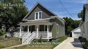 711 Bates St SE in Grand Rapids, MI - Building Photo