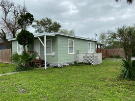 433 Robert Dr in Corpus Christi, TX - Building Photo