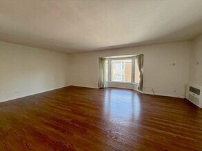 2600 Windsor Mall in Park Ridge, IL - Building Photo - Building Photo