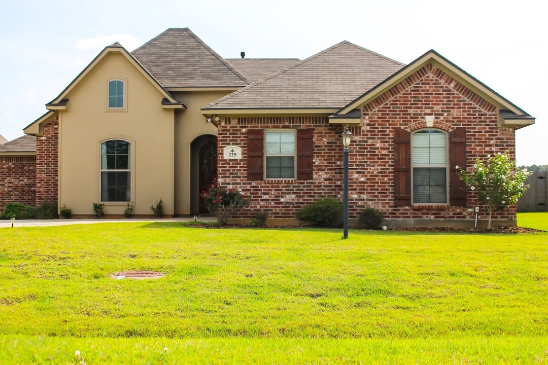 225 Sedgewick Ave in Haughton, LA - Building Photo