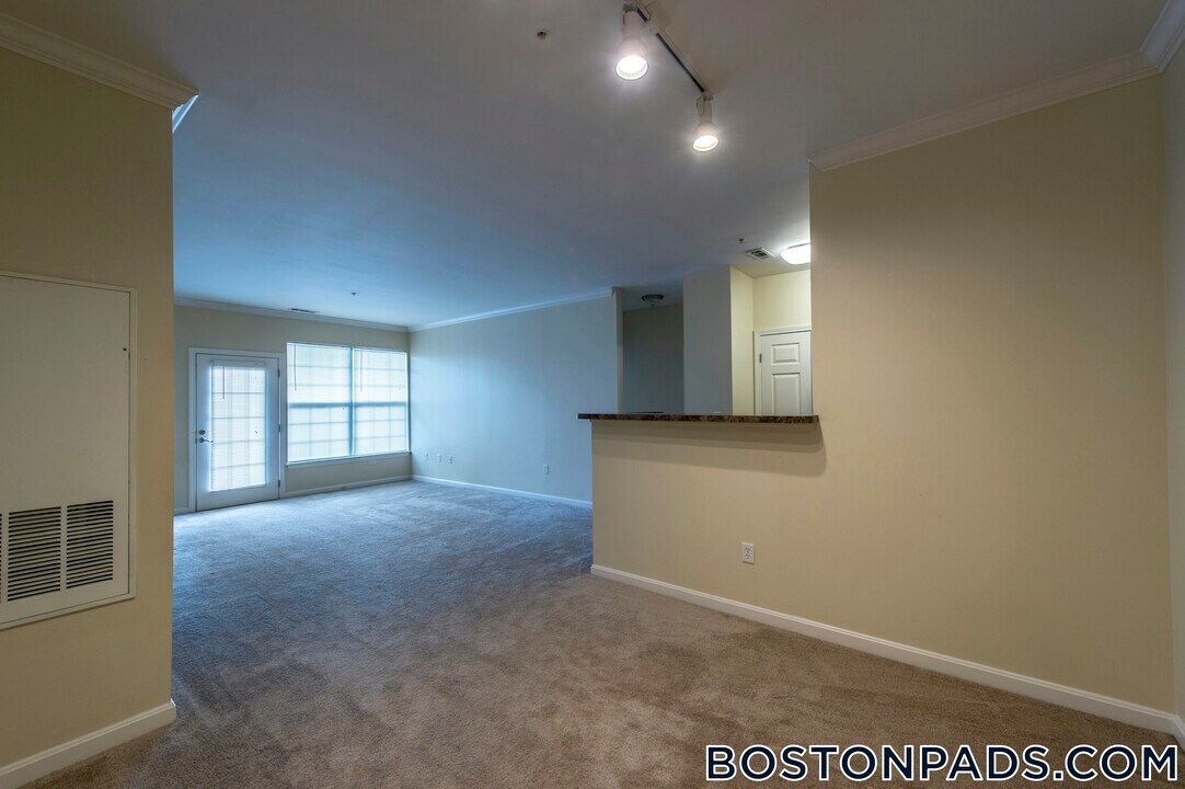 311 Lowell St, Unit 3211 in Andover, MA - Building Photo