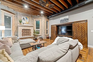 2130 W Washington Blvd in Chicago, IL - Building Photo