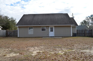 123 Oak Terrace Dr in Crestview, FL - Building Photo - Building Photo