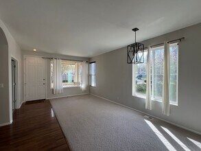 5588 Wales Dr in Eugene, OR - Building Photo - Building Photo