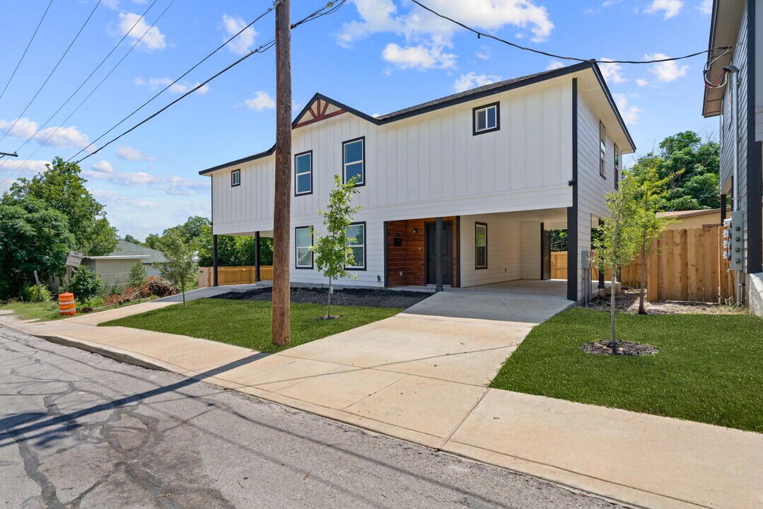 2454 Wyoming St, Unit 201 in San Antonio, TX - Foto de edificio