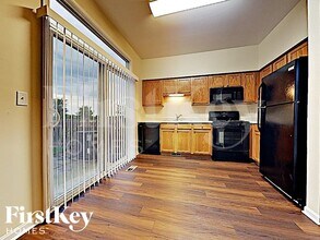 674 Edward Dr in Romeoville, IL - Building Photo - Building Photo