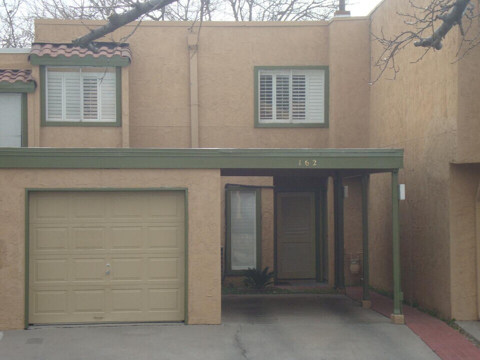 1644 Lomaland Dr, Unit Casa del Sol in El Paso, TX - Building Photo