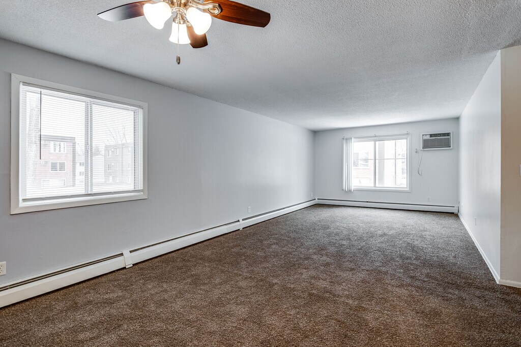 Century Oaks Apartments in Oakdale, MN