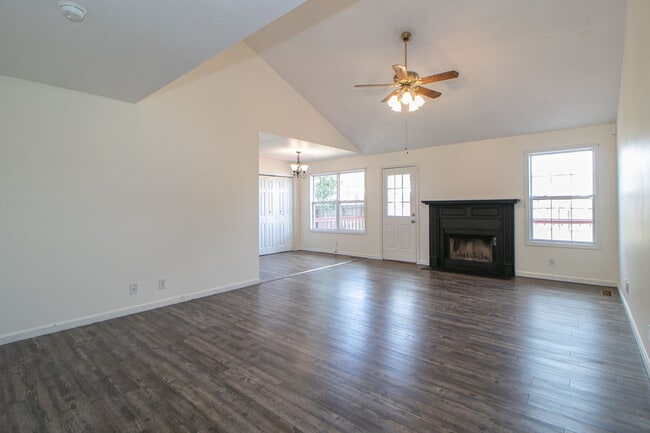 1325 Meredith Way in Clarksville, TN - Building Photo - Building Photo